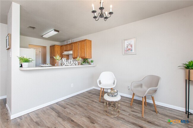 Building Photo - 402 Deloris Dr