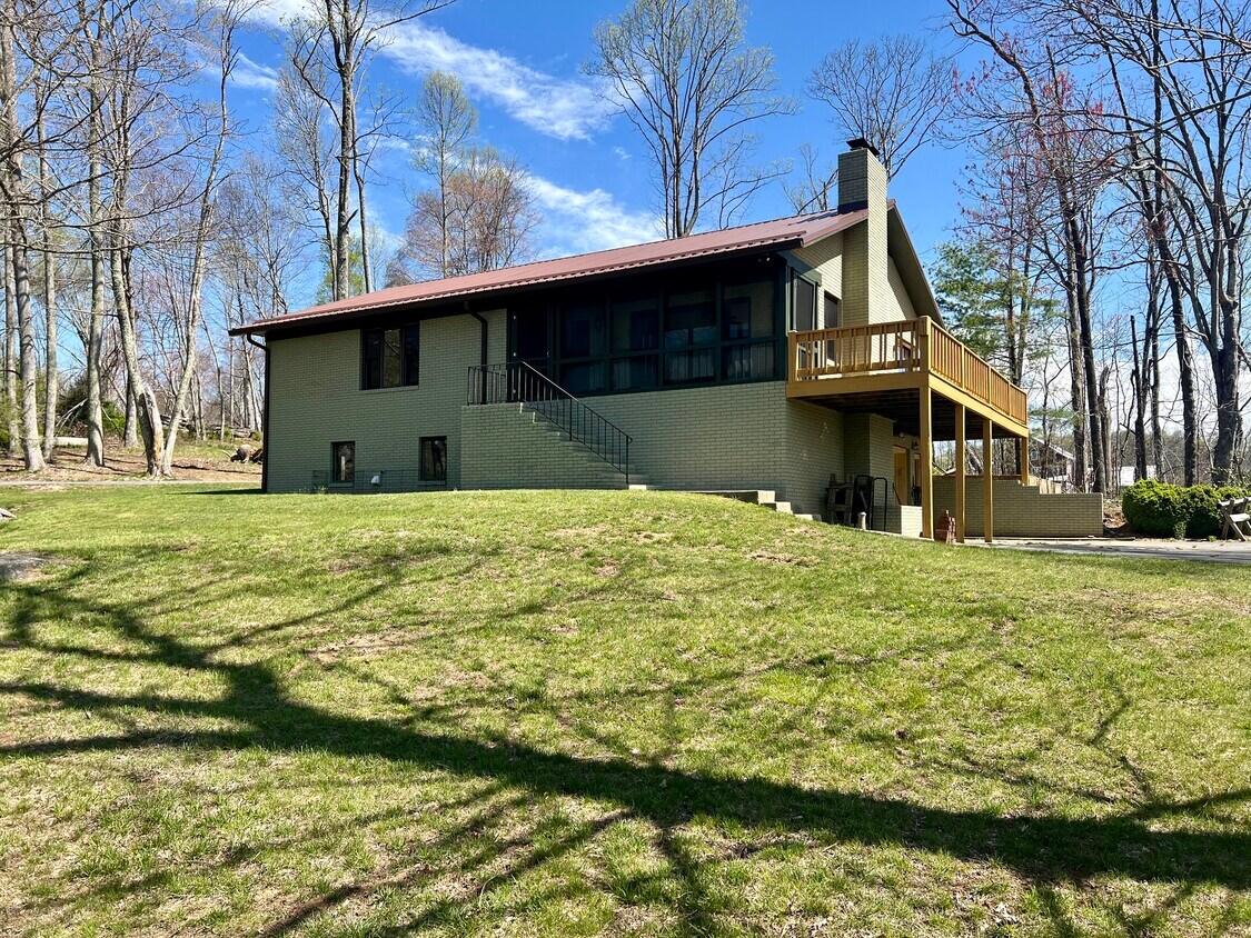 Primary Photo - 416 Banks Mountain Dr