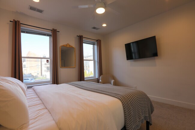 Building Photo - 227 Magnolia St