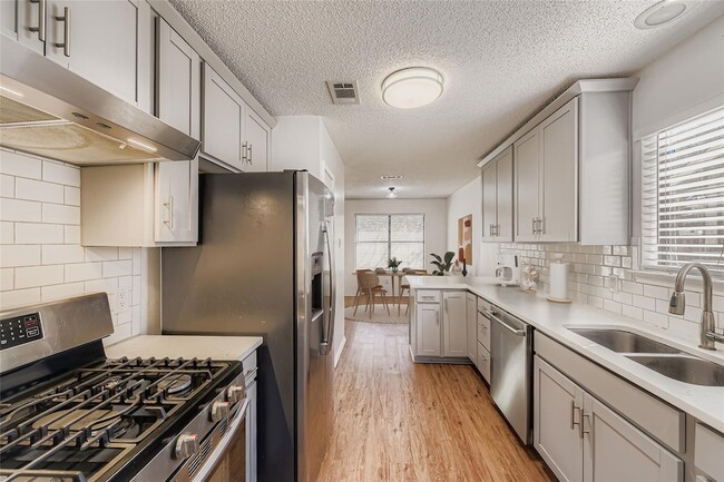 Foto del edificio - 9839 Briar Ridge Dr