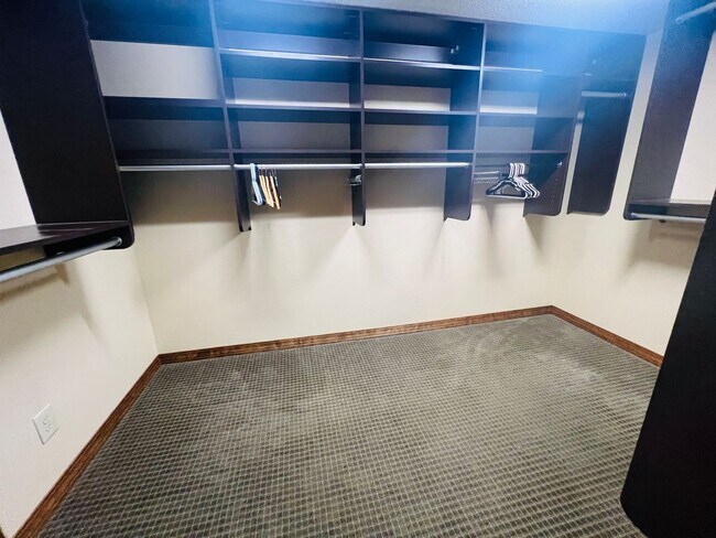 Building Photo - Rare Furnished 1 bedroom in Barndominium i...