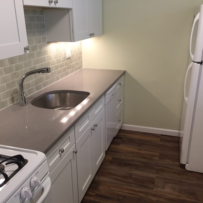 Kitchen - 02 - 444 Bedford Street