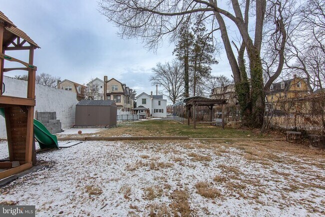 Foto del edificio - 7309 Sycamore Ave