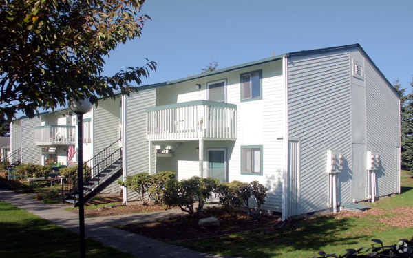 Foto principal - Lake Village East Apartments