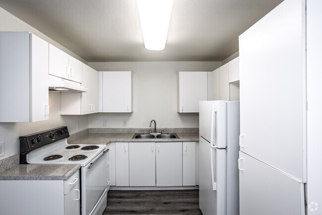 1BR, 1BA - 685SF - Kitchen - Santiago Villas Senior Apartments