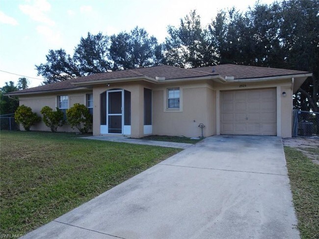 Building Photo - Single Family Home 3/2 fenced yard