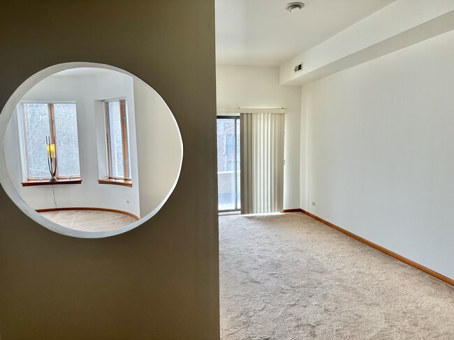 Living Room - 928 W Leland Ave