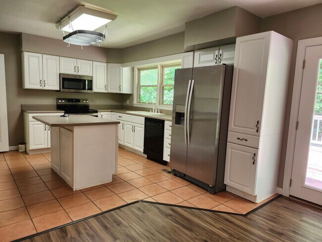 Foto del edificio - COMING SOON - 3 Bedroom 2 bath Home in Stuart Heights