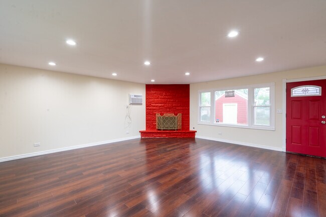 Building Photo - 865 Clarendon St