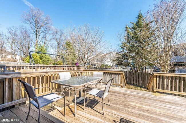 Building Photo - 3 br, 2.5 bath Townhome - 6062 Cedar Wood ...