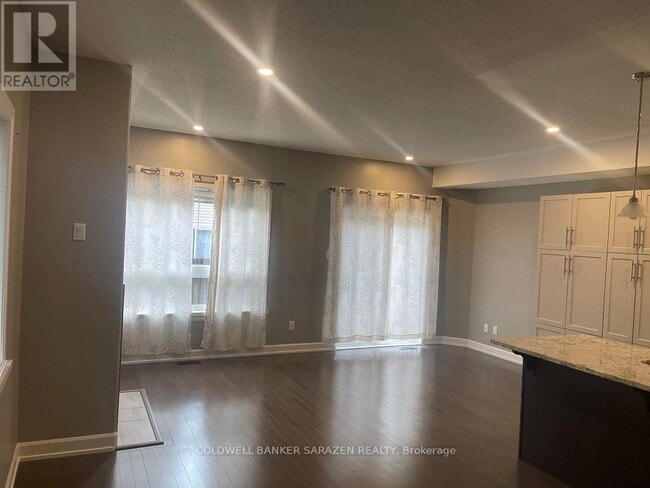 Building Photo - 64 Vimy Ridge Cres
