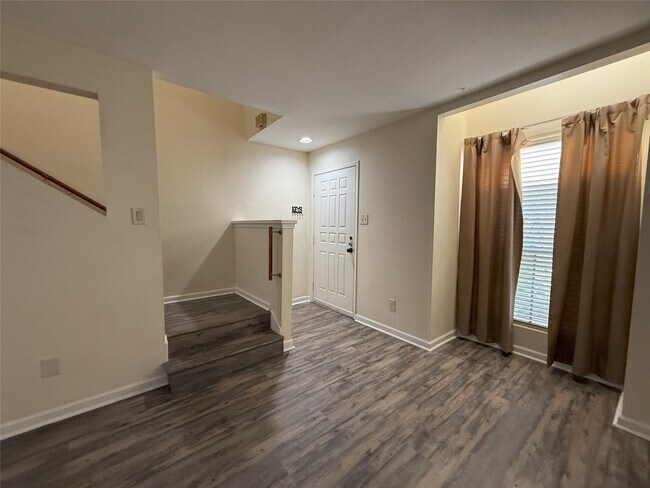 Foto del edificio - 2100 Wilcrest Dr