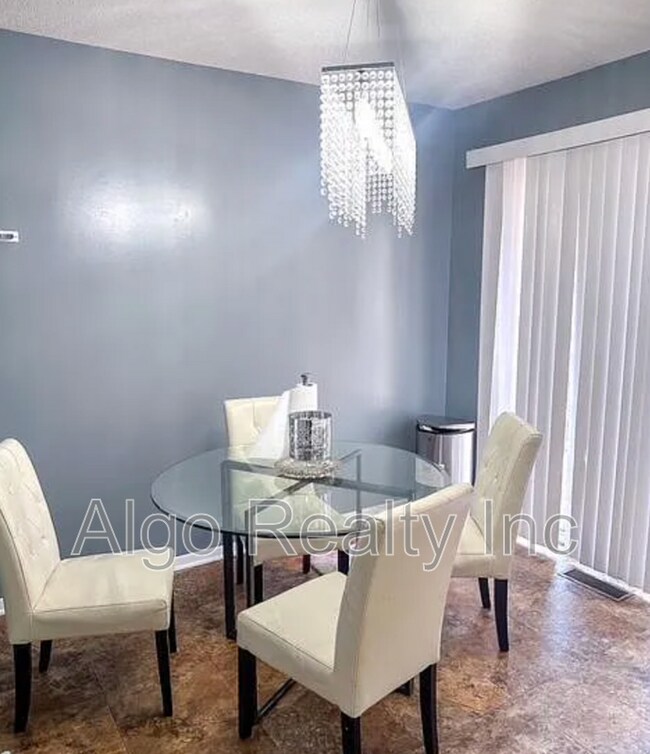 Foto del edificio - 8125 Georgia Ct N