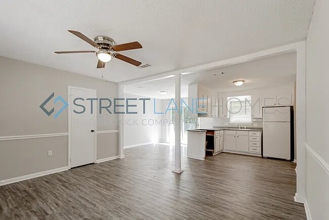Building Photo - 120 Briarwood Dr