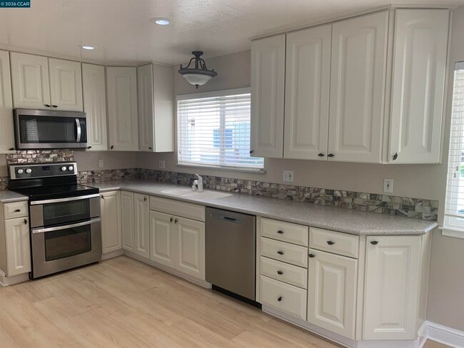 Foto del edificio - 1608 Claycord Ave