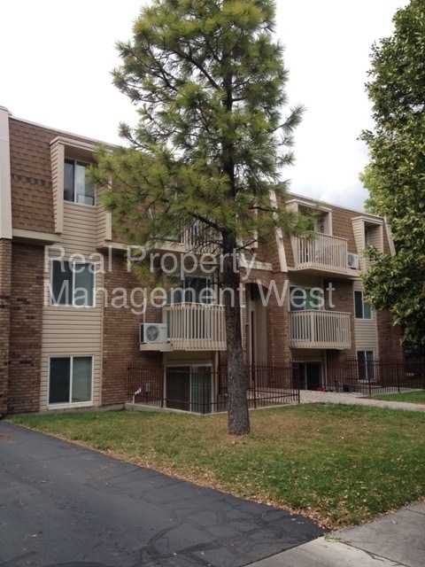 Building Photo - 1378 S Roberta St