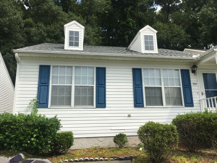 Primary Photo - Students Welcome! 2 Bedroom Furnished SHOR...