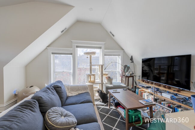 Building Photo - 1252 W Elmdale Ave