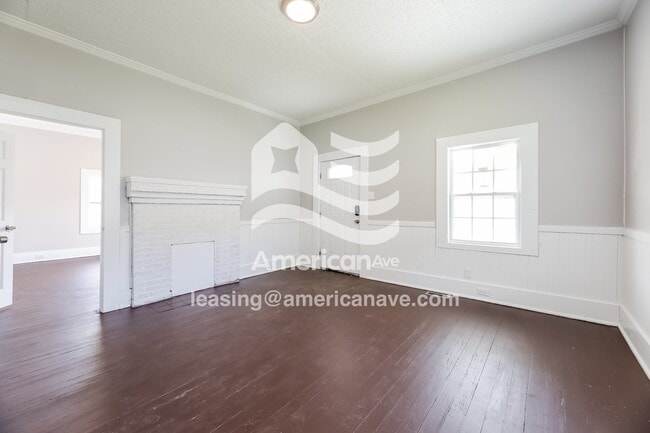 Building Photo - 128 Riley St