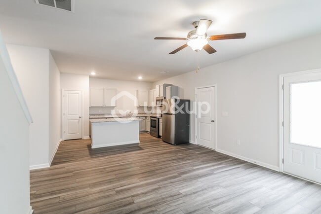 Building Photo - Fantastic 4bd/2.5ba home! Let yourself in!