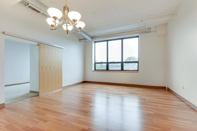 Building Photo - 1701 NE Madison St