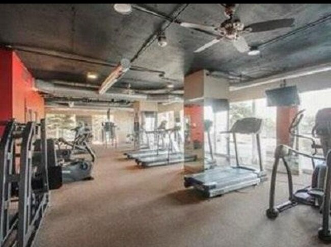 Foto del edificio - 600 E 8th St