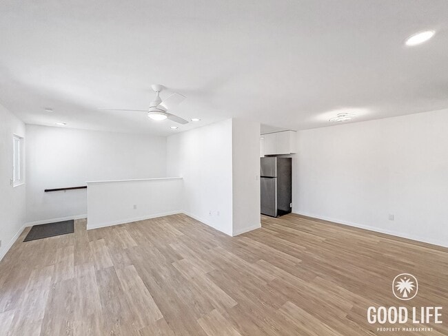 Foto del edificio - Bright, Newly Renovated 2BR in Peaceful UTC Community