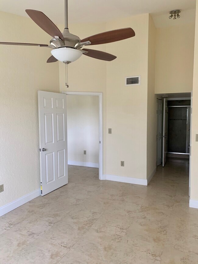 Foto del edificio - 2841 N Oakland Forest Dr