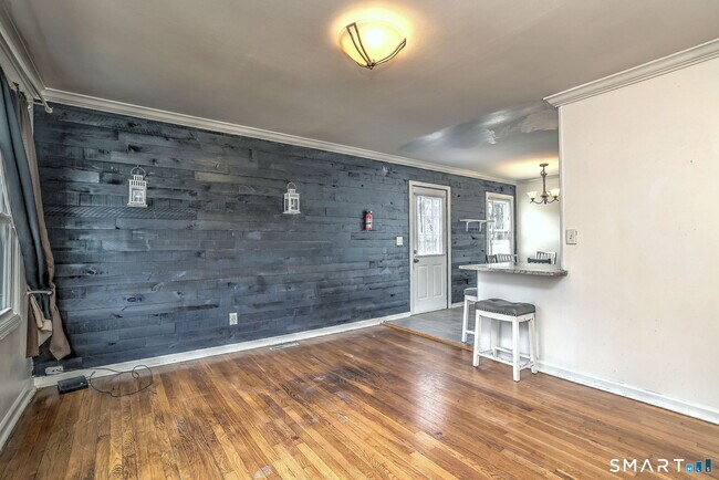 Building Photo - 42 Highland Ave