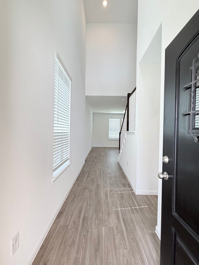 Building Photo - 1020 Laguna Cv Dr