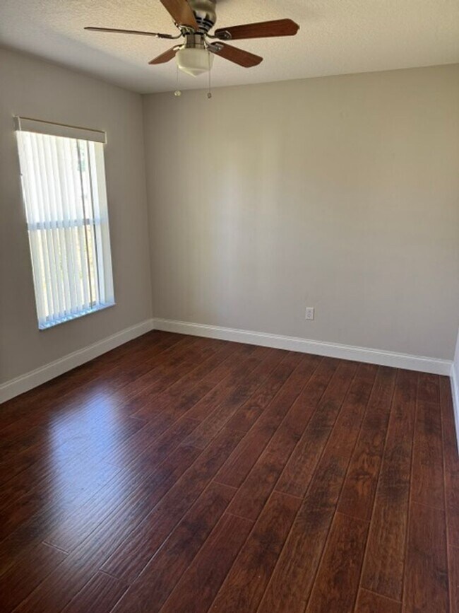 Building Photo - Palm Coast L-Section 4 BR 2 BA