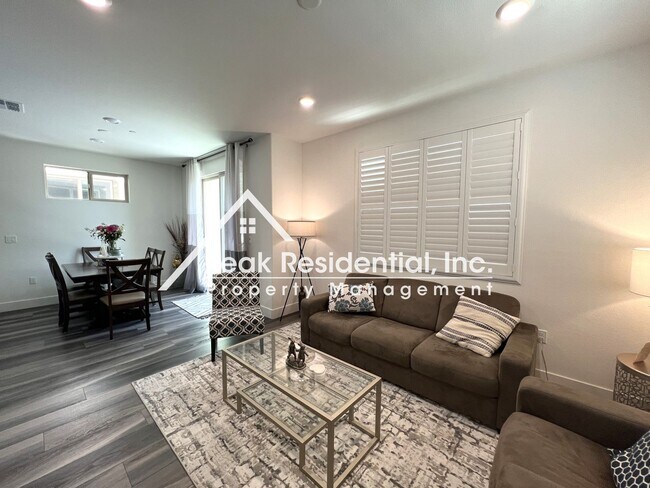 Foto del edificio - Updated Elk Grove 3bd/2.5ba Home with 2 Ca...