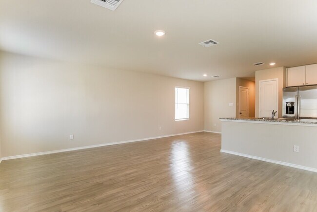 Foto del edificio - 14614 Source Cir