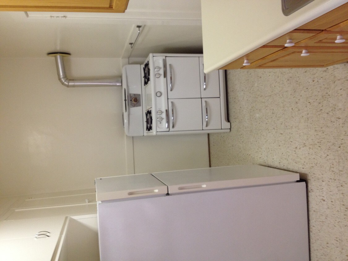 Kitchen - 1525 Arch St