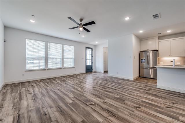 Foto del edificio - 8940 Samara St