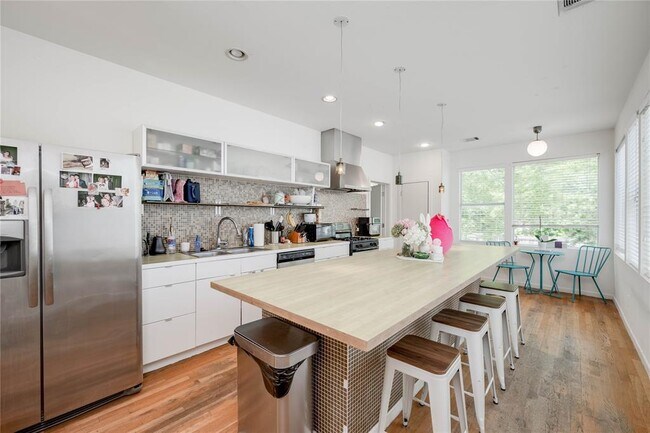 Foto del edificio - 708 E 45th St