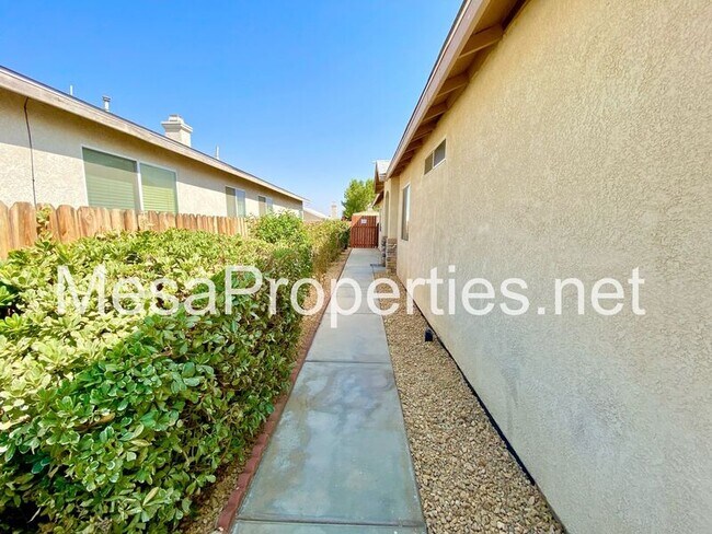 Foto del edificio - 12068 White Oak Ct