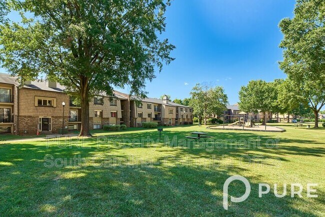 Foto del edificio - 723 Old Manor Rd