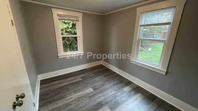 Foto del edificio - Huge Property w/ 2BD Home - Milwaukie, OR