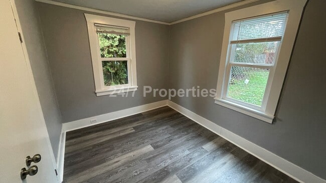Foto del edificio - Updated Vintage 2 BD Home on a Spacious Lot - Milwaukie