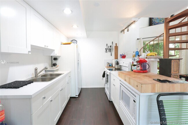Foto del edificio - 3034 SW 27th Ave