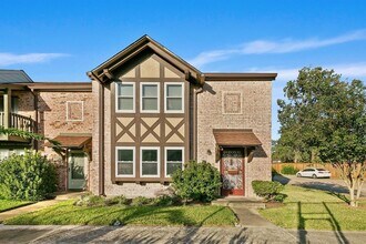 Building Photo - 2324 Shadowdale Dr