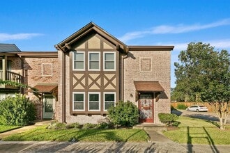 Building Photo - 2324 Shadowdale Dr