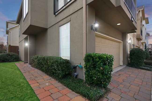 Foto del edificio - 1303 Sherwood Point Ln