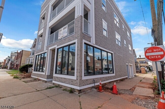 Foto del edificio - 862 E Jersey St