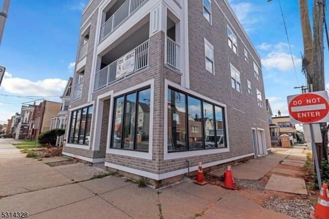 Foto del edificio - 862 E Jersey St