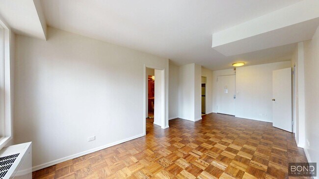 Building Photo - 220 E 63rd St
