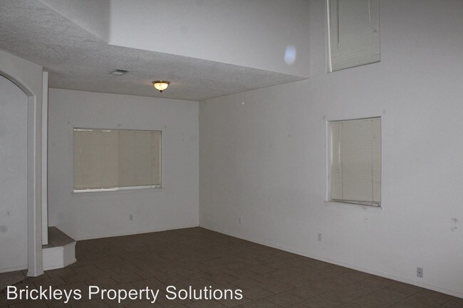Building Photo - 3 br, 3 bath House - 7436 Peregrine Rd NE