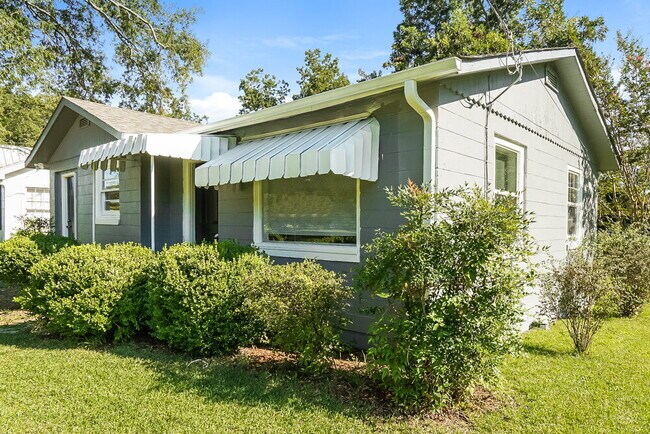 Foto del edificio - 3004 Forestdale Blvd