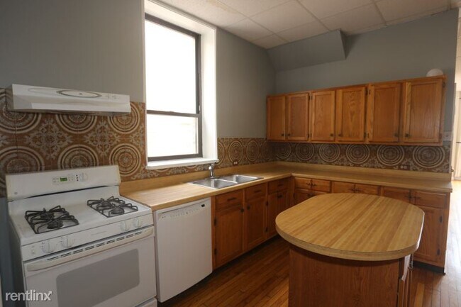 Building Photo - 2122 N Halsted St